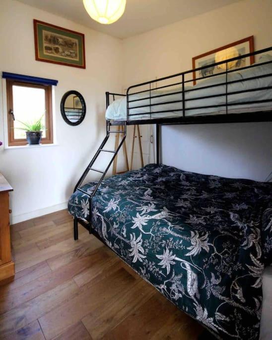 Spacious Cabin On Isolated Farm With Sea View 布德 外观 照片