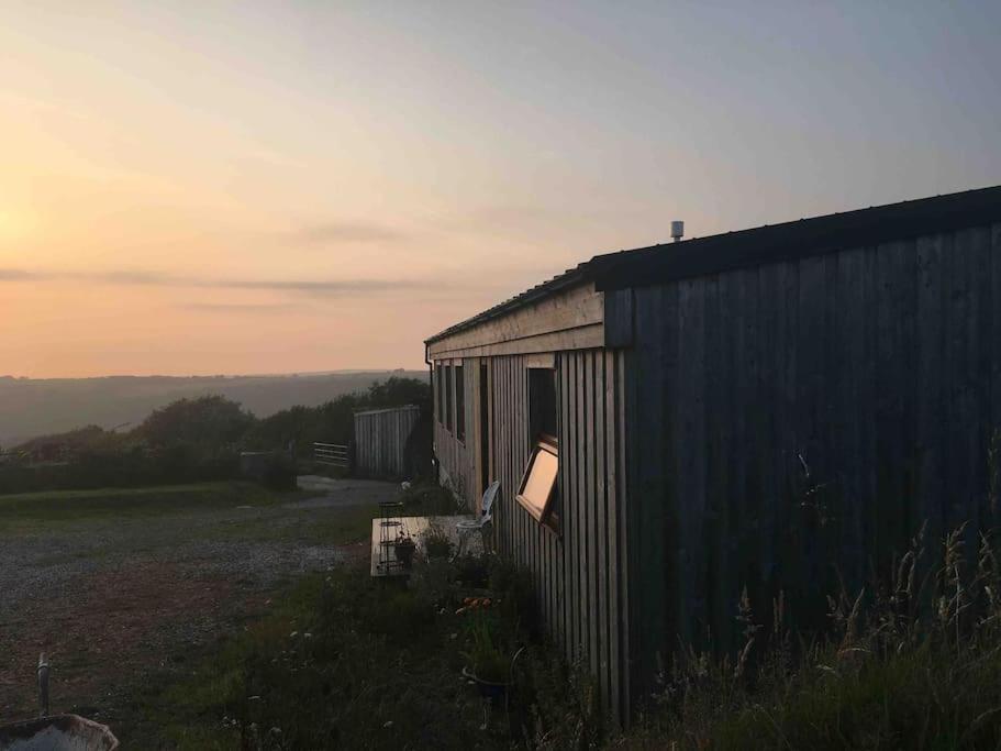 Spacious Cabin On Isolated Farm With Sea View 布德 外观 照片